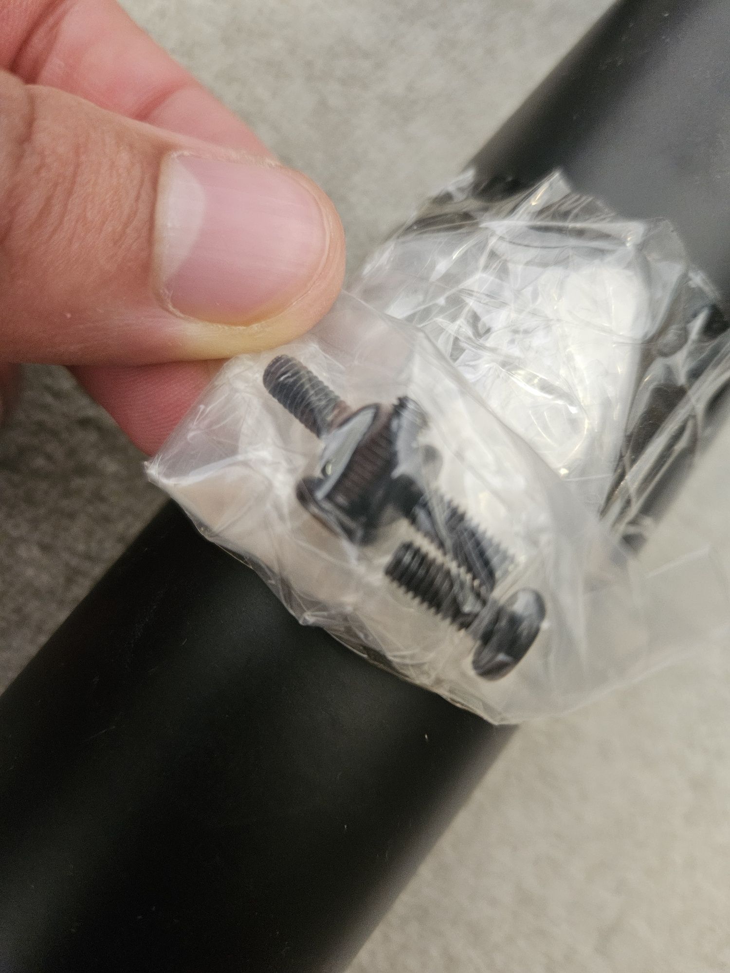Braço monitor Amazon Basics - Suporte