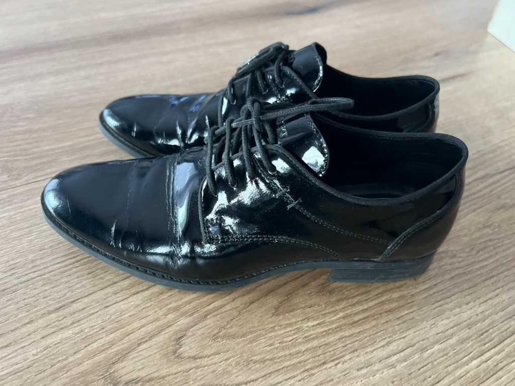 Męskie lakierowane czarne buty rozmiar 37