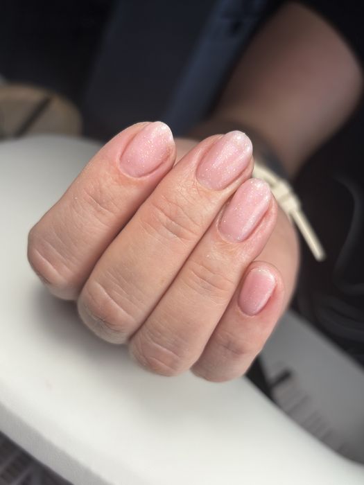 Manicure hybrydowy i żelowy