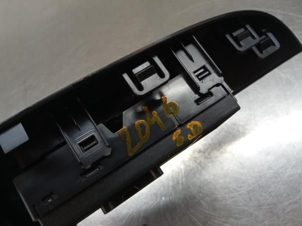 Comando / botão / interruptor vidros frente direito NISSAN Juke (F15)