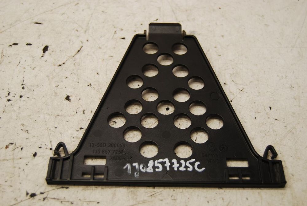 PÓŁKA PRZEKŁADKA RADIA 1J0857725C VW PASSAT B5 VW GOLF IV BORA 1J0857725B