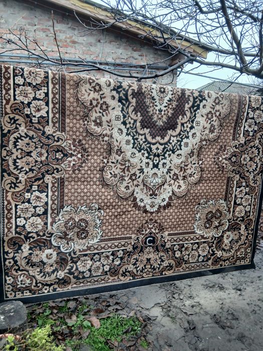 Великий килим на підлогу 2.60×3.60, середній стан