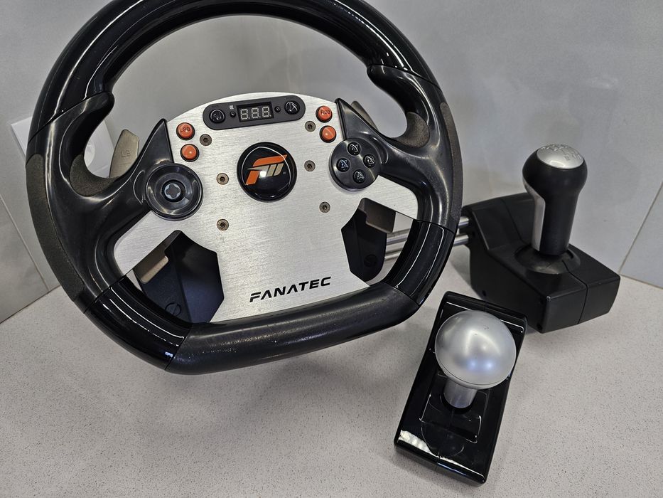 Volante Fanatec CSR Forza Motorsport com mudanças H e sequencial