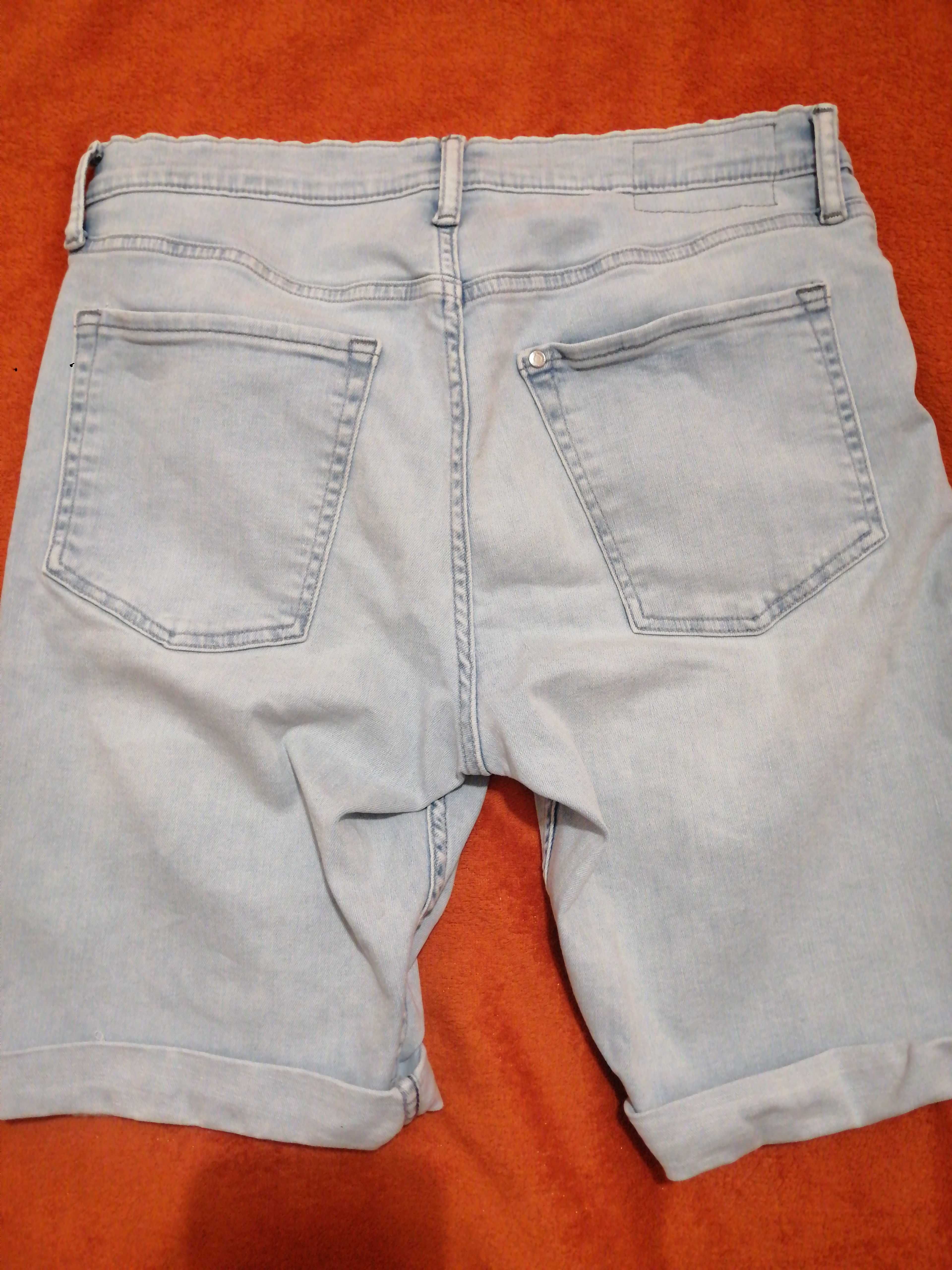 Krótkie spodenki jeansowe slim fit. H&M.