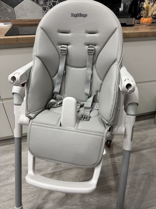 Стільчик для годування сірий Perego prima pappa follow me
