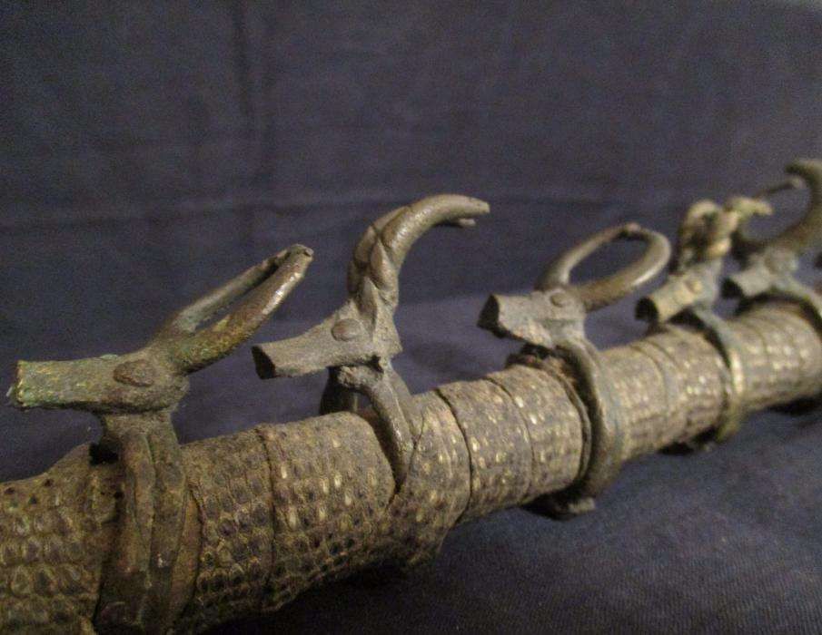 Cachimbo tribal cerimonial vintage pele de cobra bronze e madeira