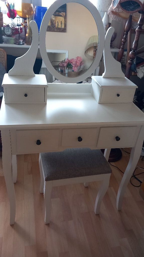 Toaletka z taboretem z drewna 40x80 Jysk