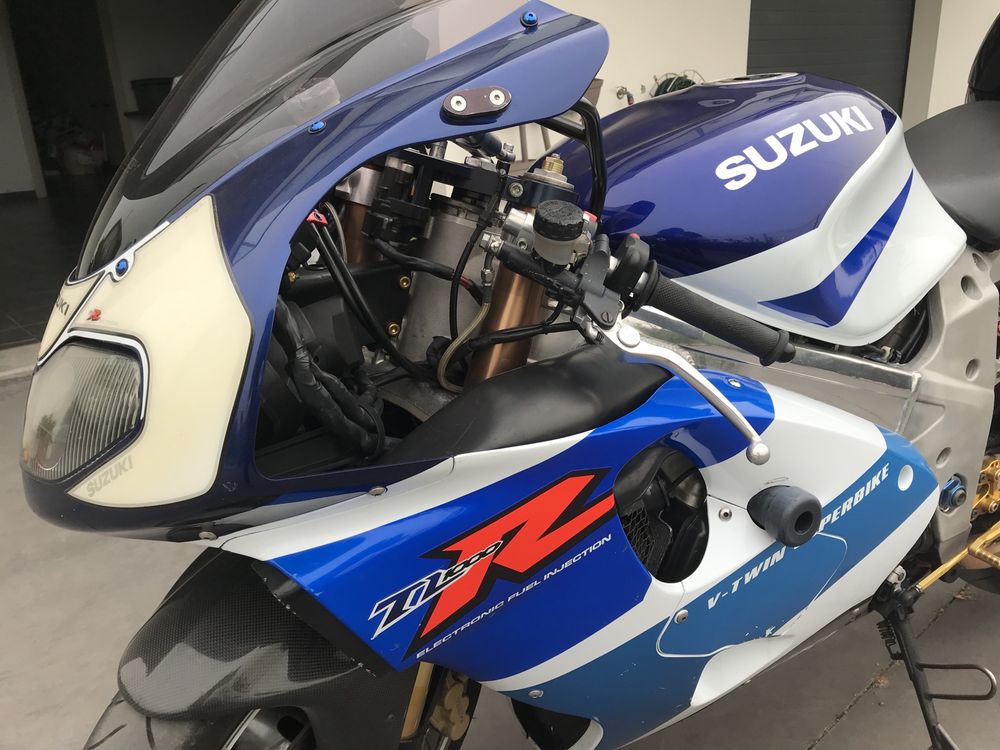 Suzuki TL1000R com muitos extras