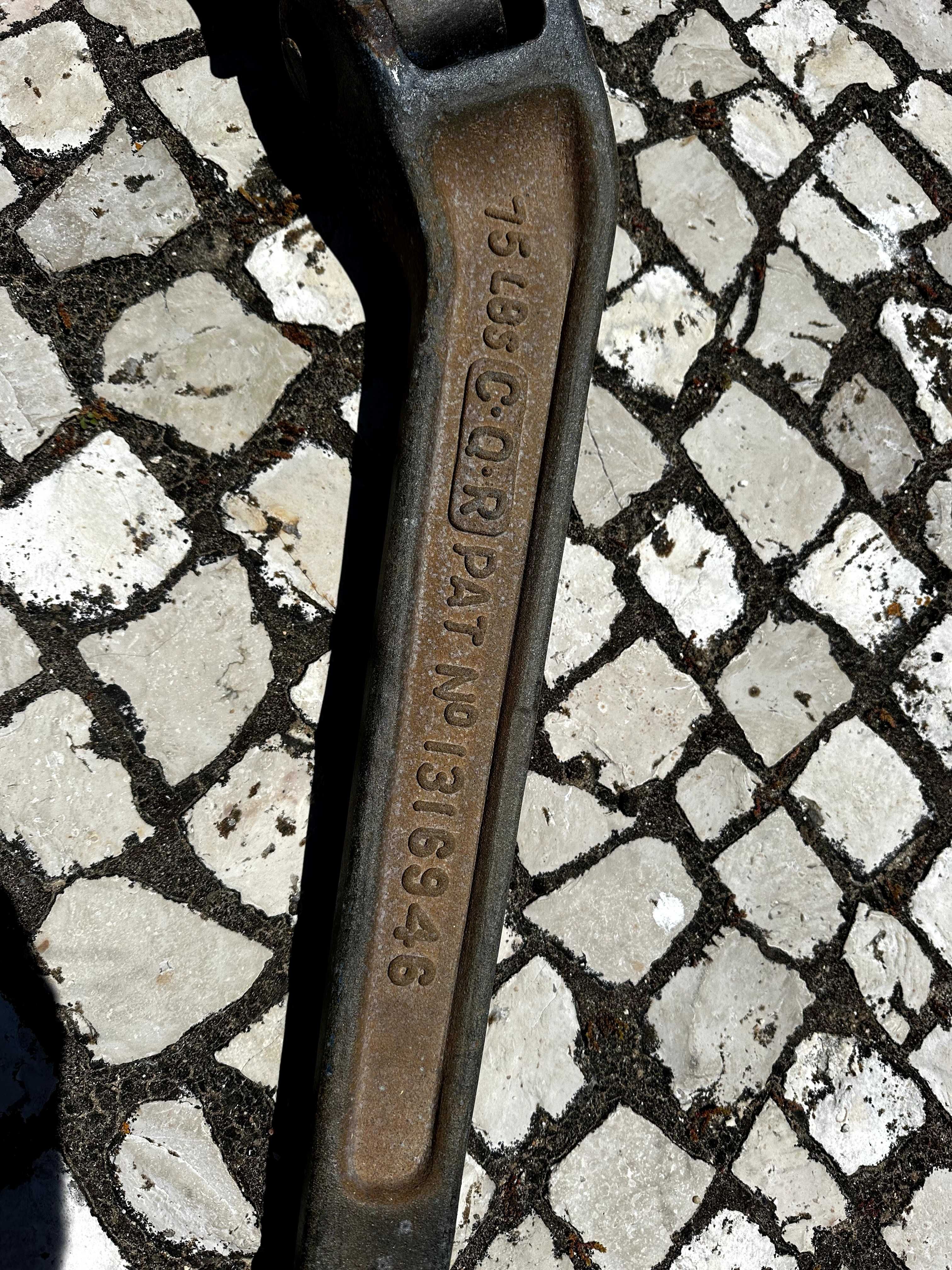 Âncora (CQR 34kg) + corrente de âncora (50m, 10 mm, ISO 4565)