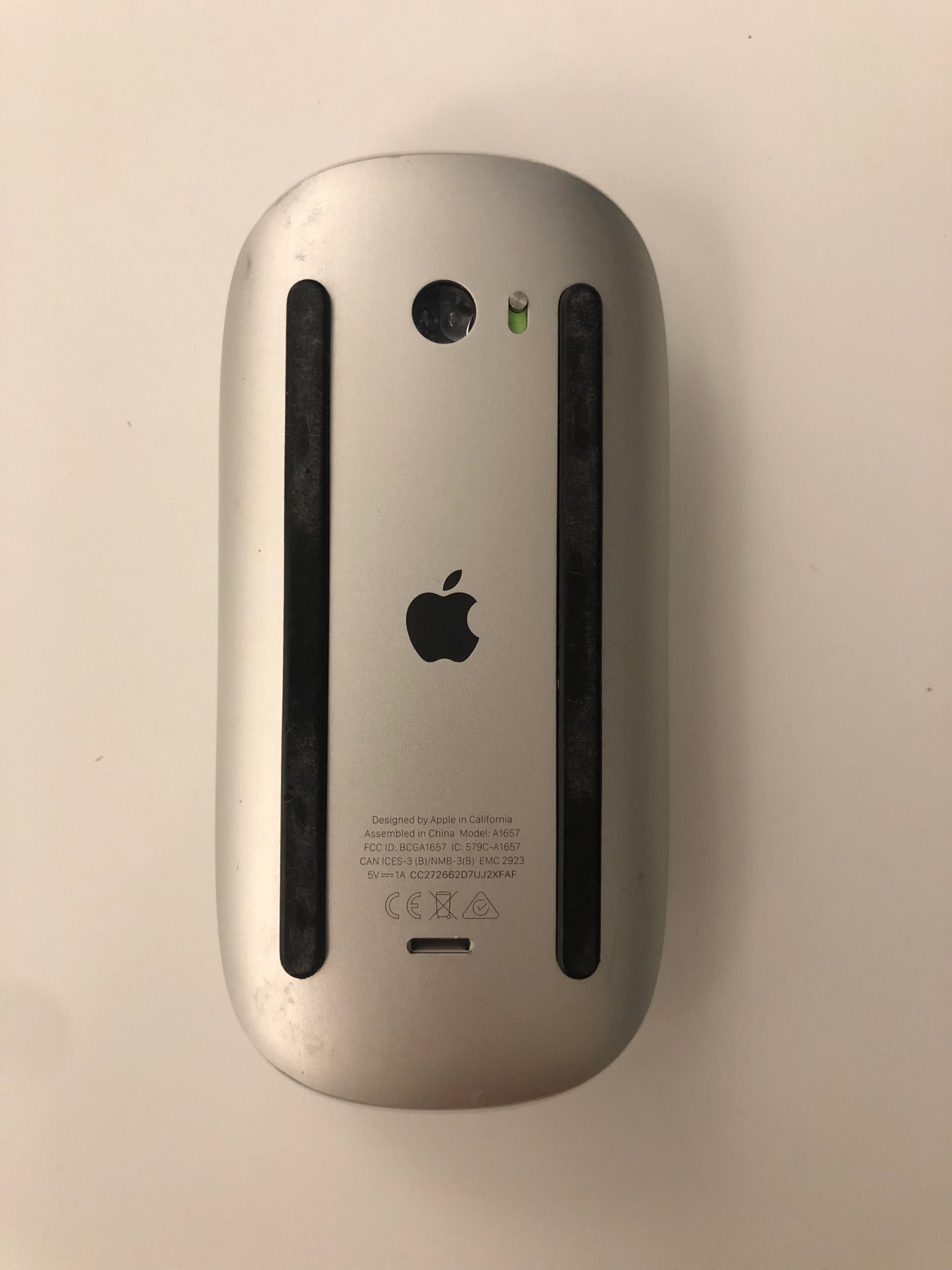 Безпровідні клавіатура і мишка Apple