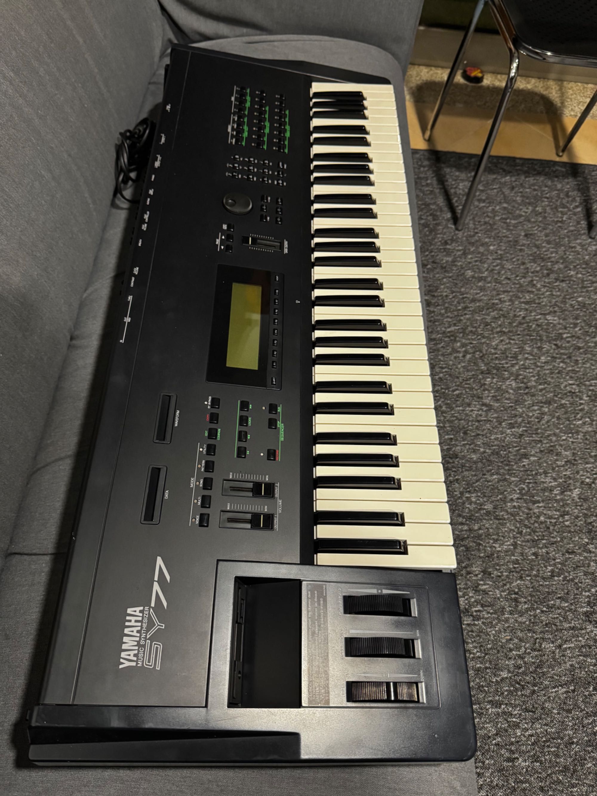 Sintetizador Yamaha SY-77