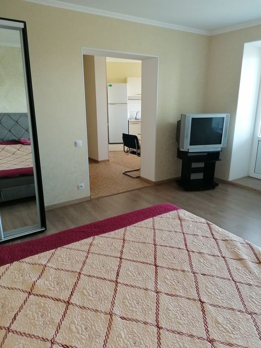 1к кв напротив Макдональдса, свет есть,посуточно, почасово