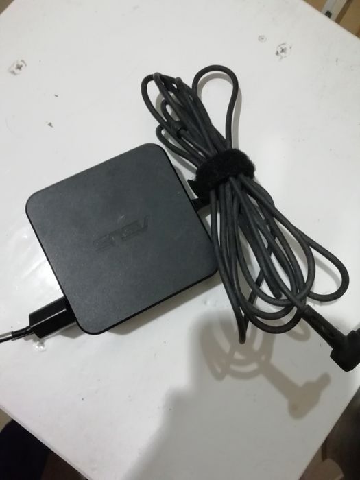 Зарядний пристрій Asus