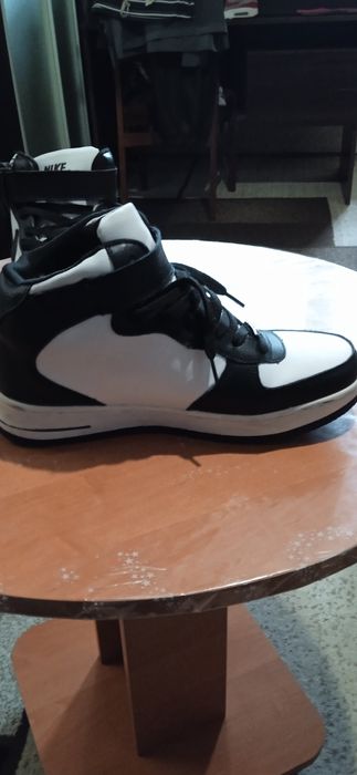 Продам, зимние кроссовки унисекс. Размер 40-41,