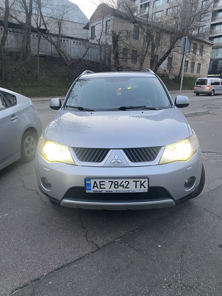 Mitsubishi Outlander XL 2,4L 2008 CVT ГБО