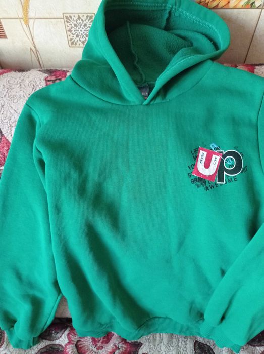 Продам дитячу кофту .
