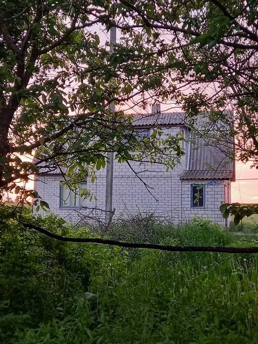 Будинок два поверхи