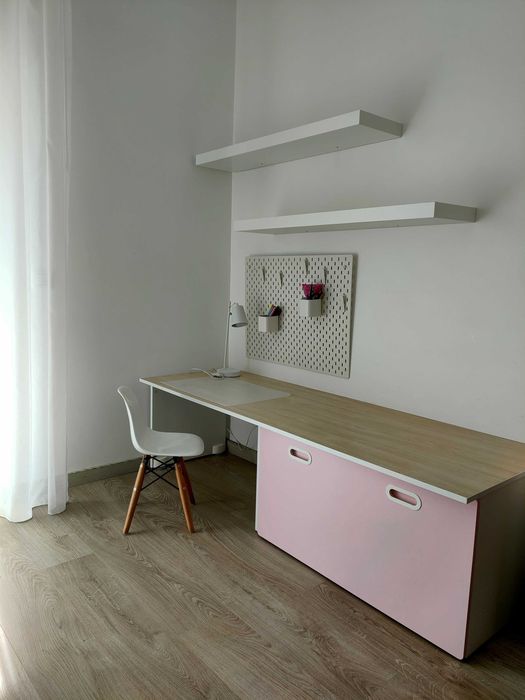 Mobiliário criança com gavetoes e prateleiras