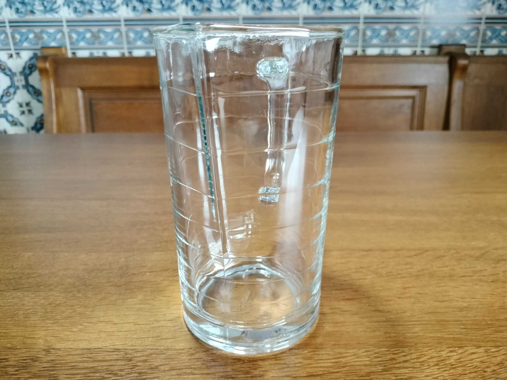 2 Jarros de Água, de qualidade, em vidro transparente, novos