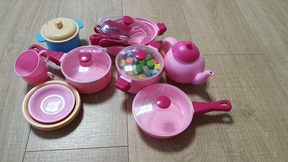 Дитяча кухня Ikea + посуд в подарунок