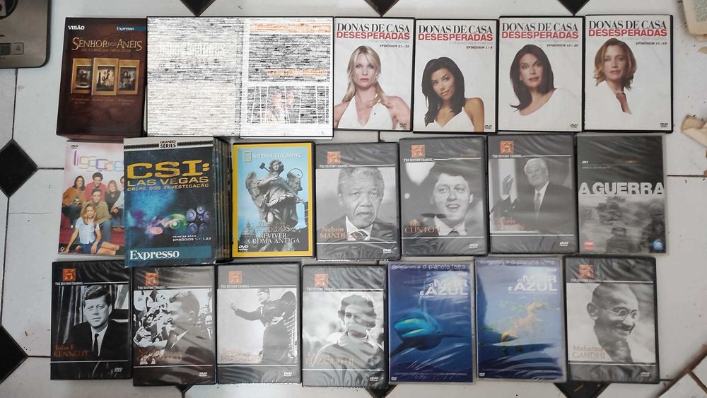 Lote 75 DVDs Filmes e Séries