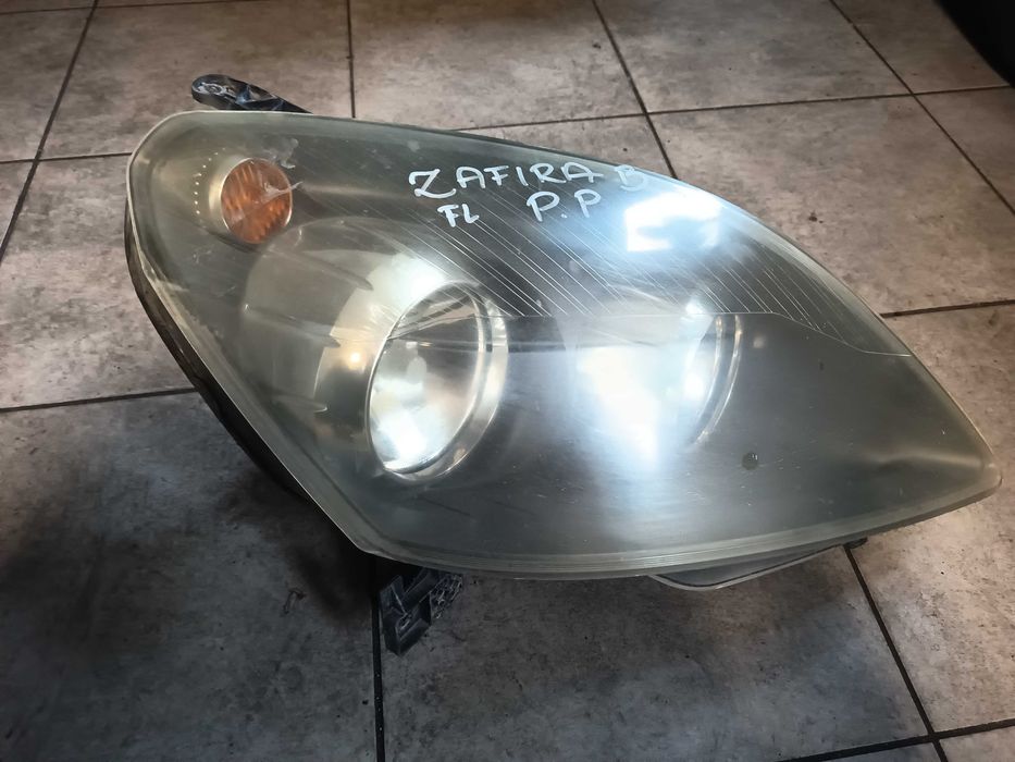 Opel Zafira B Lift lampa przednia prawa FV transport/dostawa
