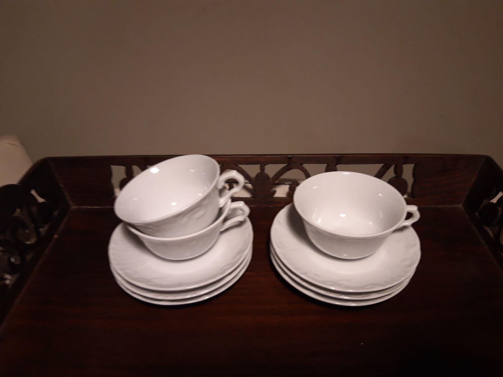 3 chávenas de café da VISTA ALEGRE, com motivos em relevo + 6 pires