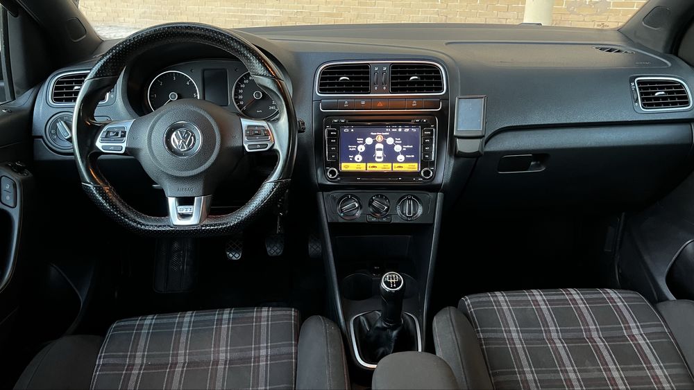 Vw Polo 1.2 Tdi 75cv BlueMotion ( Interior Polo Gti ) valor fixo