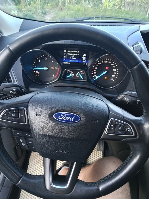 Продам автомобіль Ford Kuga 2019р.