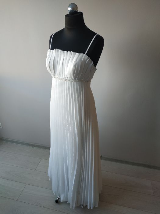 Plisowana suknia ślubna w rozmiarze 42