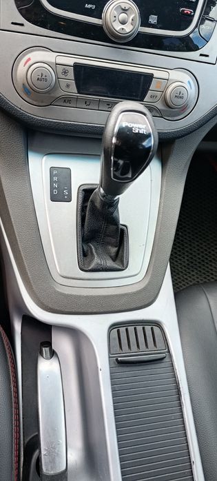 Форд Куга 2 л дізель 2013 року,в хорошому стані.