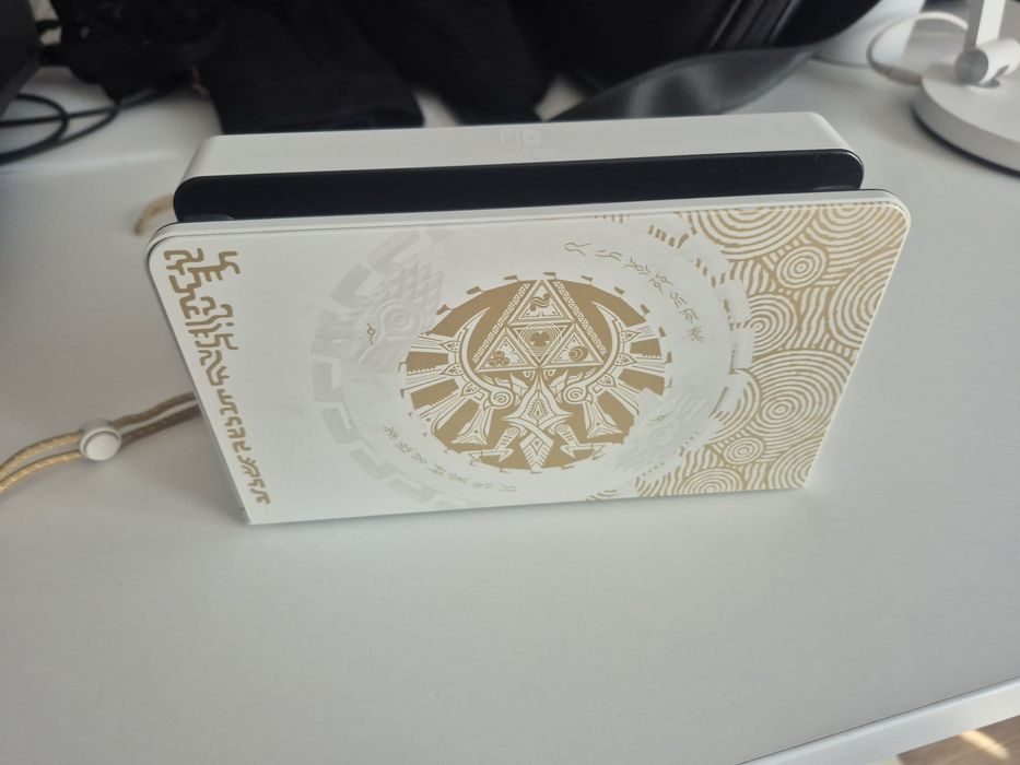 Switch OLED +etui Zelda Edition