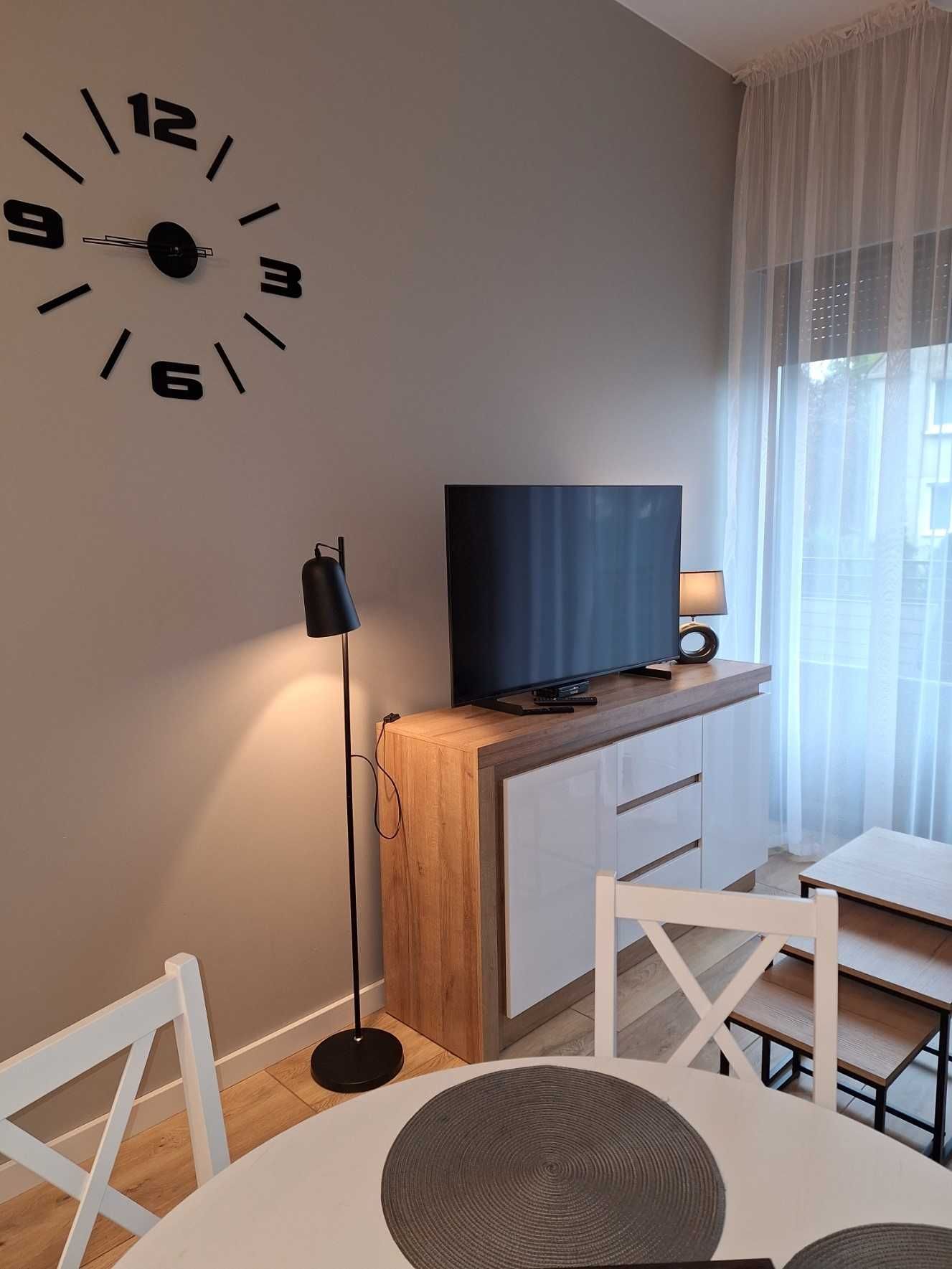 Dwupokojowy apartament z tarasem 100 metrów od morza   darmowy parking