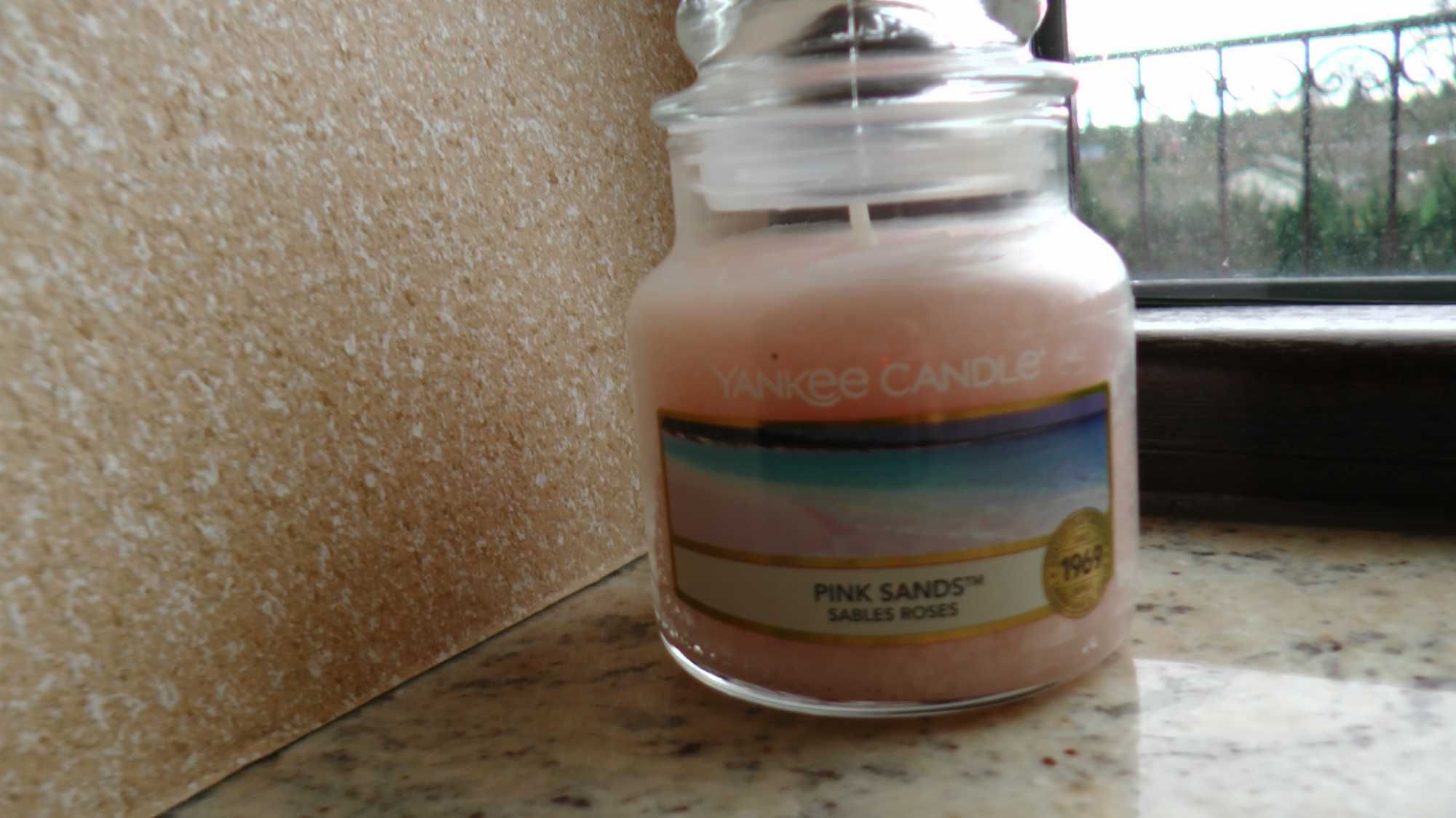 Yankee Candle Pink Sands 104g Świeca zapachowa w słoiku