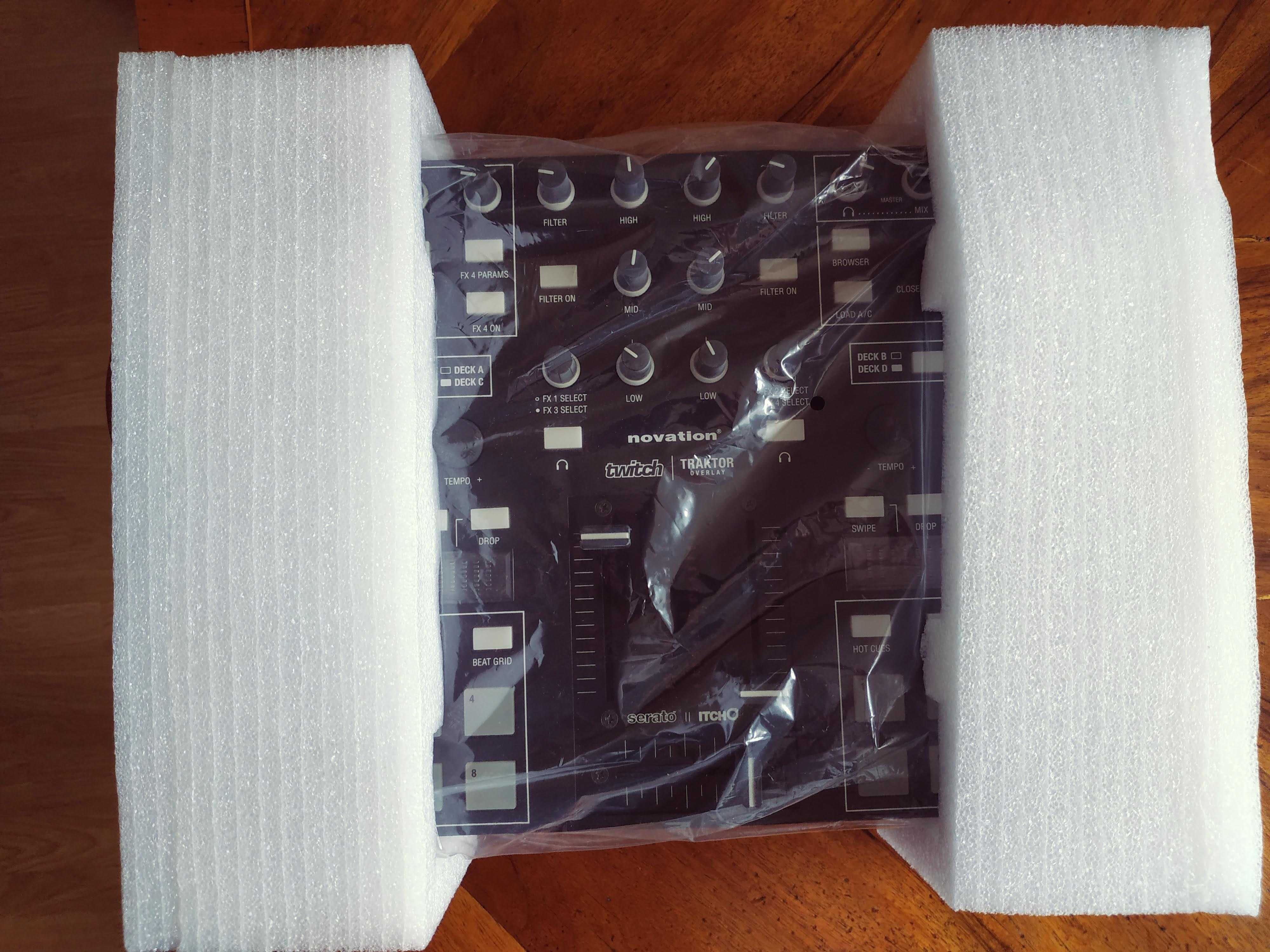 Novation TWITCH|Traktor & Serato DJ Controller