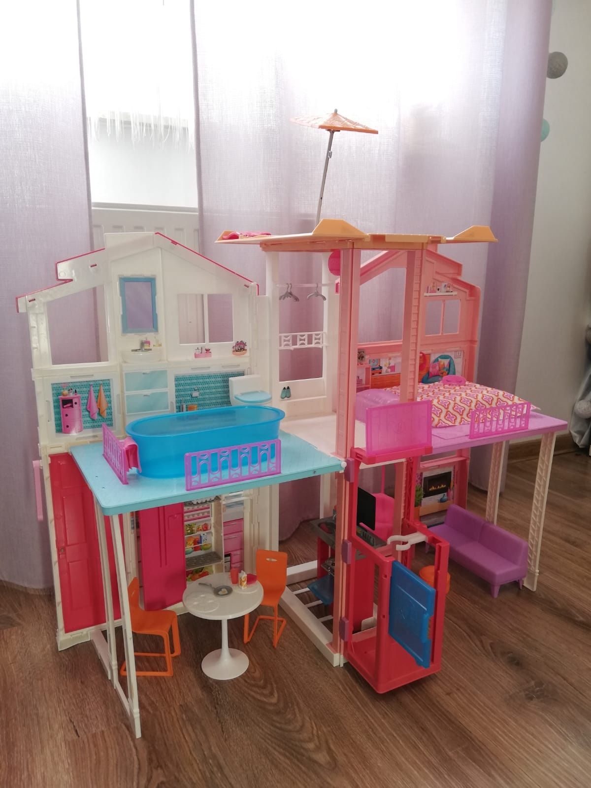 Piętrowy domek dla lalek Barbie Dreamhouse DLY32