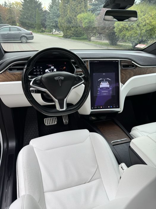 Пподам Tesla Model X
