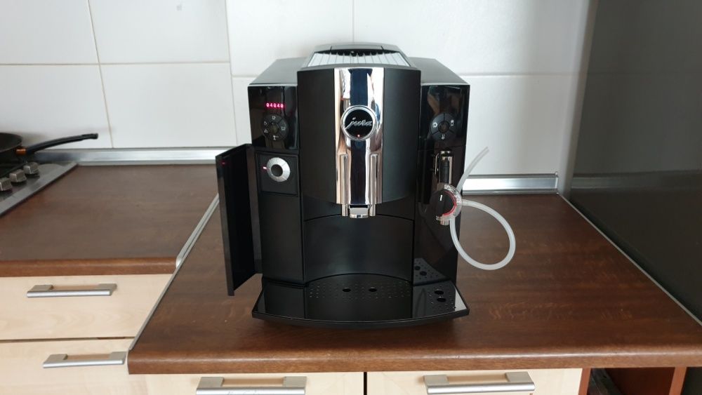 Ekspress Jura C9 One Touch 4849 kaw- 6 mies. gwar.