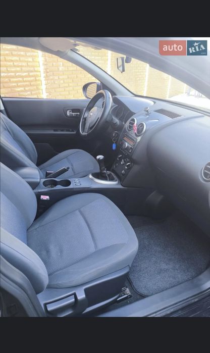 Продам  Черный паркетник  Nissan Qashqai !!!