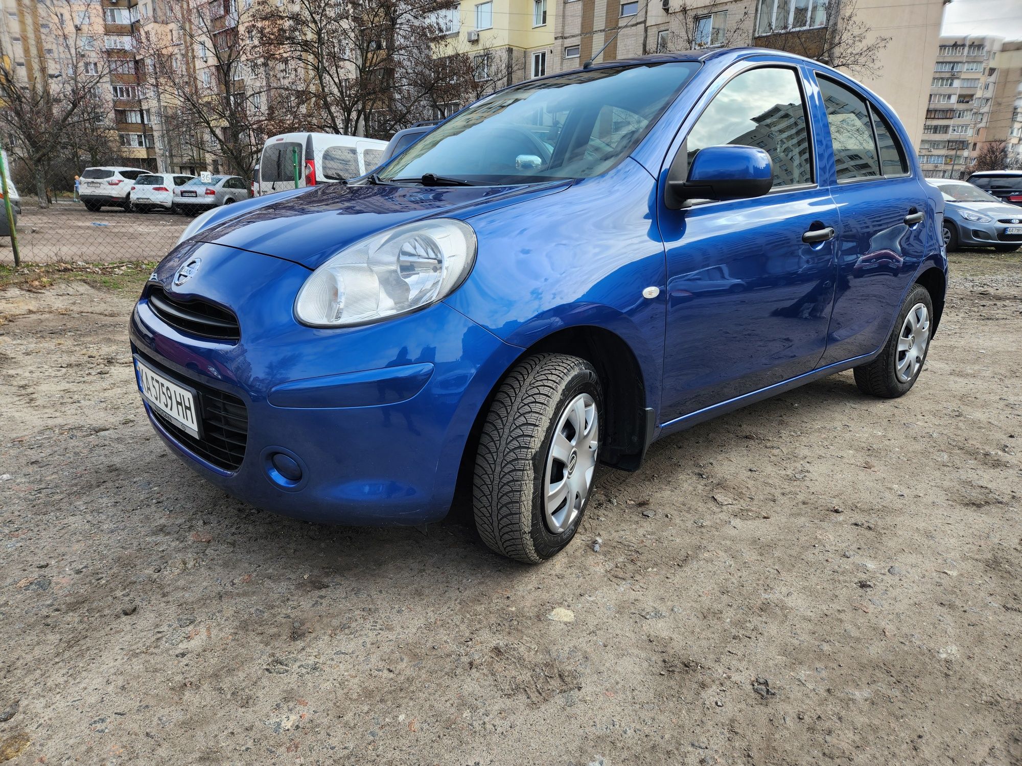 Офіційний Nissan micra на звичайному автоматі