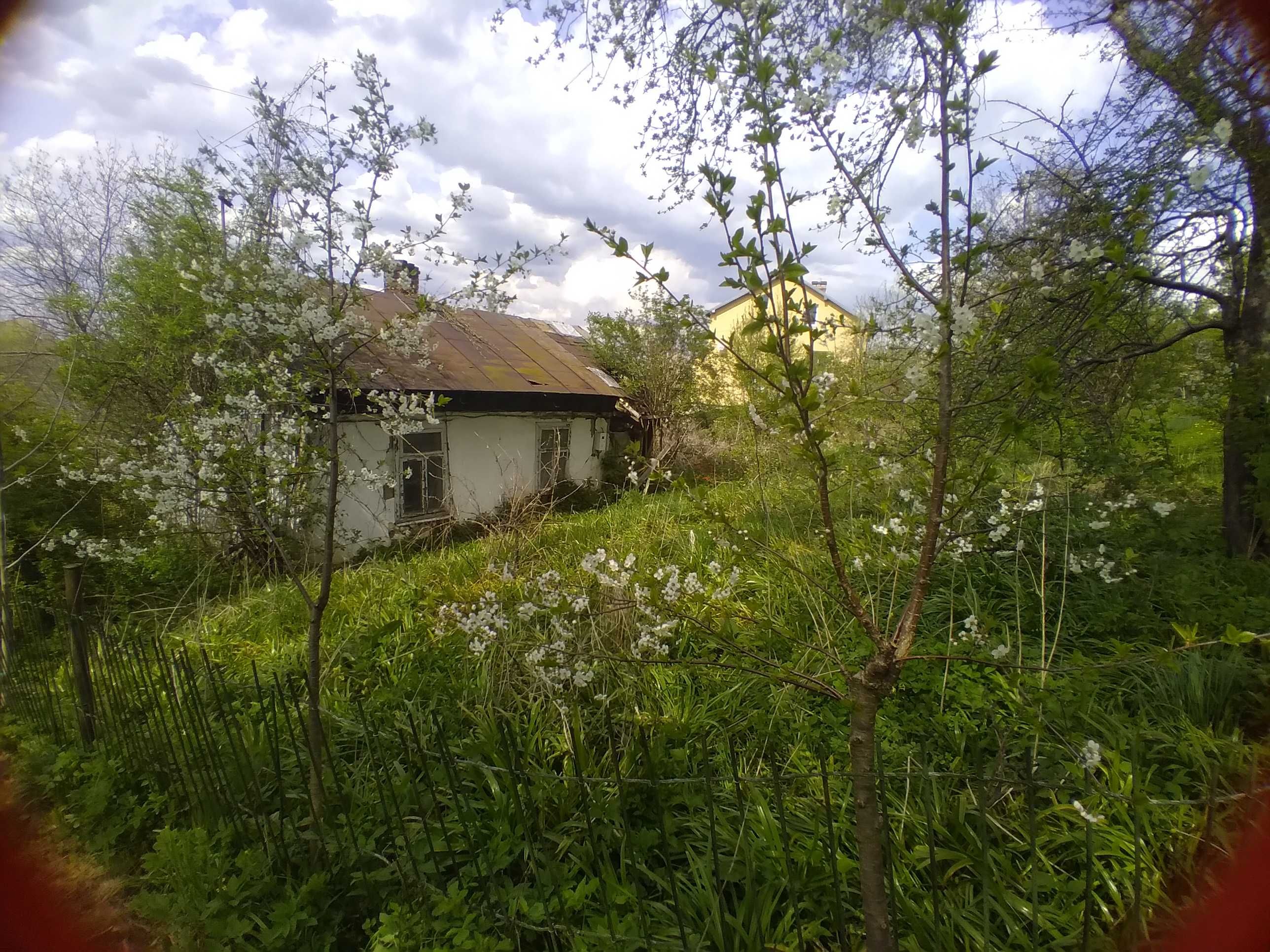 Продаж будинку з земельною ділянкою