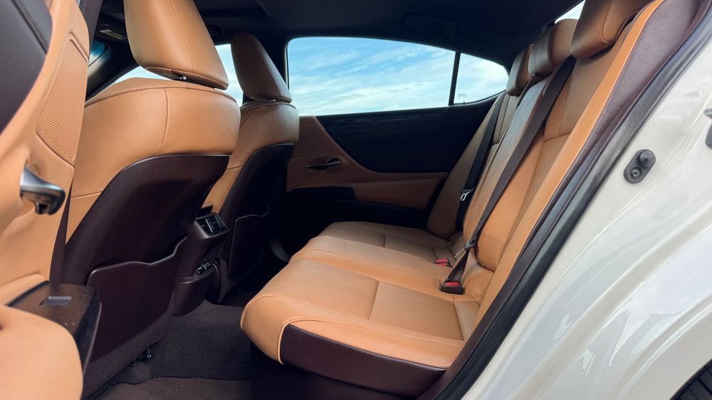 Продам Lexus ES 300 Hybrid 2021 Ідеальний і Максимальний