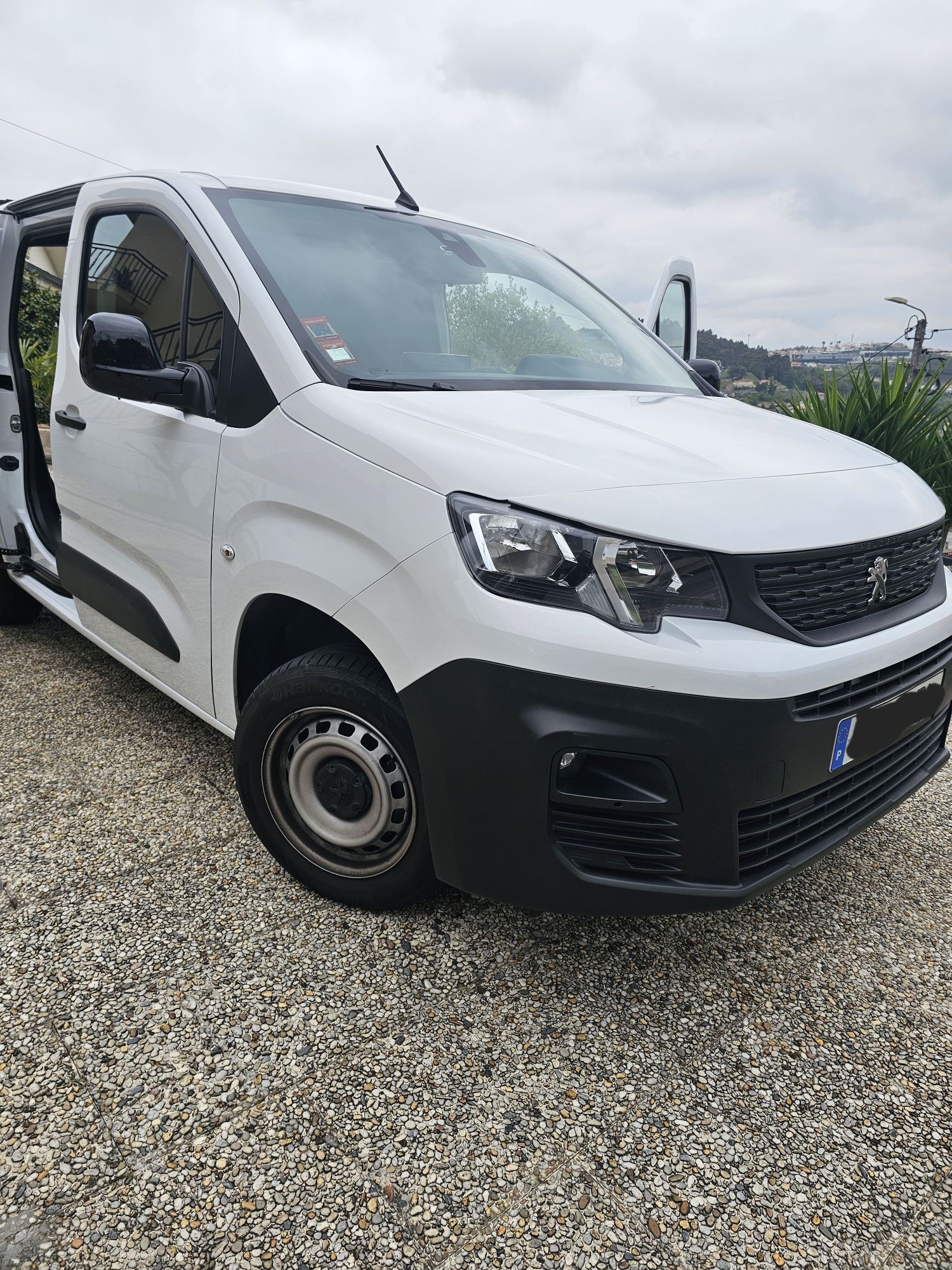 Vendo peugeot partner 2023 apenas 27.000 km