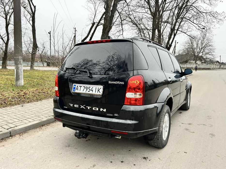 Рамний повнопривідний джип