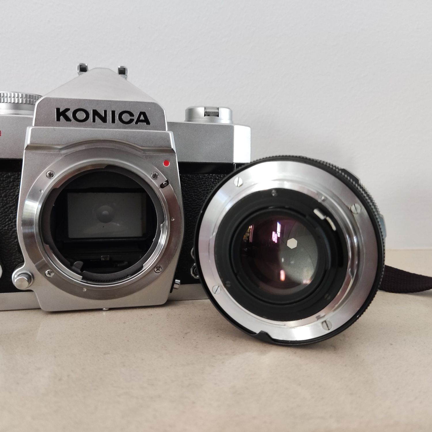 Konica Autoreflex T + Konica Hexanon 1:1.8 f=52 Ø 55 mm