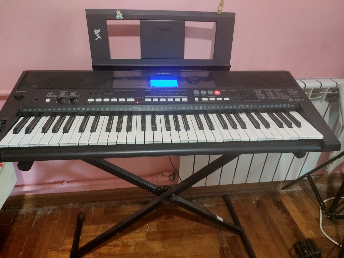 Продам синтезатор Yamaha PSR-E433