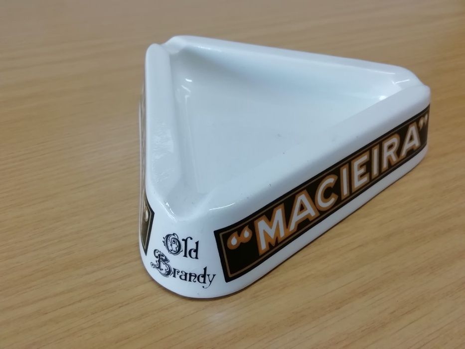 Cinzeiro antigo da Macieira em porcelana