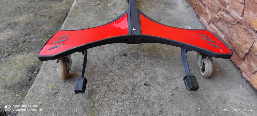 Триколісний самокат дріфтовий. Razor power wing