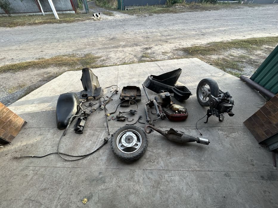 Продам запчастини сузукі адрес  на фото не все був цілий скутер
