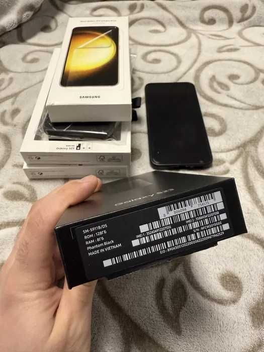 Samsung s23 8-128gb Офіційний, стан нового. Duos, 2sim